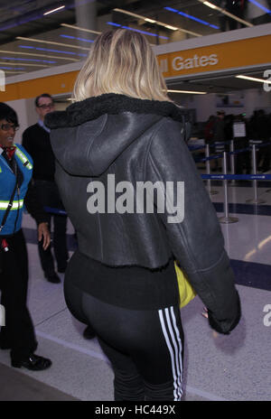 Los Angeles, CA, USA. 7 Décembre, 2016. Khloe Kardashian vu à LAX à Los Angeles, Californie le 7 décembre 2016. Crédit : John Misa/media/Alamy Punch Live News Banque D'Images