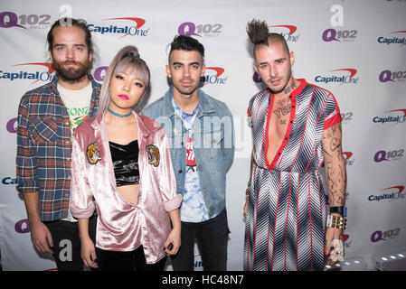 Philadelphie, Pennsylvanie, USA. 7 Décembre, 2016. DNCE, au Q102 Jingle Ball à la Wells Fargo Center de Philadelphie PA Credit : Ricky Fitchett/ZUMA/Alamy Fil Live News Banque D'Images