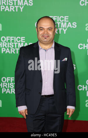 Westwood, ca. 07Th Dec, 2016. Erick Chavarria arrive à la première de Paramount Pictures' 'Office' Party de Noël au Regency Village Theatre Le 7 décembre 2016 à Westwood, en Californie. ( Crédit : Parisa Afsahi/Media Punch)./Alamy Live News Banque D'Images