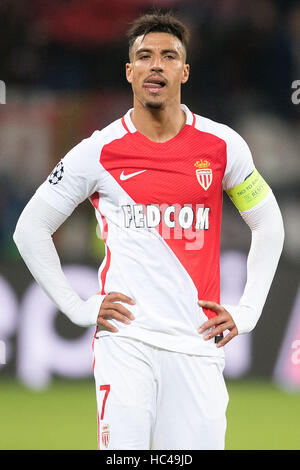 Leverkusen, Allemagne. 7 Décembre, 2016. Nabil Dirar Monaco réagit après la Ligue des Champions match de football entre le Bayer Leverkusen et l'AS Monaco à la BayArena à Leverkusen, Allemagne, 7 décembre 2016. Photo : Marius Becker/dpa/Alamy Live News Banque D'Images