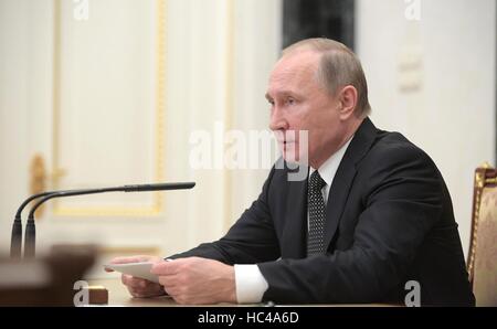 Moscou, Russie. 07Th Dec, 2016. Le président russe Vladimir Poutine au cours d'une réunion avec les membres permanents du Conseil de sécurité au Kremlin, le 7 décembre 2016 à Moscou, Russie. Credit : Planetpix/Alamy Live News Banque D'Images