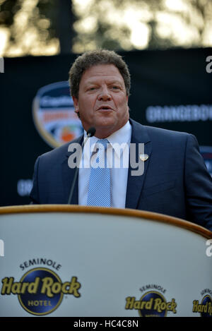 Hollywood, Floride, USA. 07Th Dec, 2016. Auggie Cipollini assiste à 2016 Capital One Bowl Orange Entraîneurs, conférence de presse au Seminole Hard Rock Hotel le mercredi 7 décembre 2016 à Hollywood, en Floride. Le Michigan et la Floride Etat va jouer les uns les autres 30 décembre, au cours de l'Orange Bowl au Hard Rock Stadium de Miami Gardens, Floridaa. Credit : Mpi10/media/Alamy Punch Live News Banque D'Images