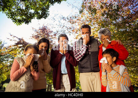 Low angle view of sick family blowing leur nez Banque D'Images