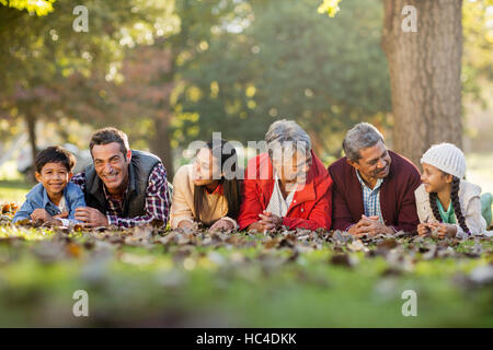 De la famille au parc Banque D'Images