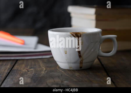 Occupé à travailler 24 avec ses vitraux Coffee cup Banque D'Images