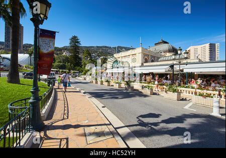 Monaco, Monte-Carlo, 8 août 2016 : Casino Monte Carlo, Casino Royal, les touristes, les voitures coûteuses, façade immeuble, milliardaires, s Banque D'Images