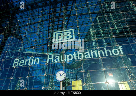 Gare ferroviaire Hauptbahnhof, gare principale Berlin, Allemagne Gare Banque D'Images