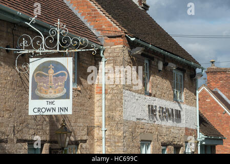 Le Crown Inn pub, Harbury, Warwickshire, England, UK Banque D'Images