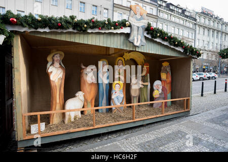 PRAGUE, RÉPUBLIQUE TCHÈQUE - le 3 décembre 2016 : à l'ancienne crèche de la place Wenceslas à Prague. Il est très destination populaire auprès des touristes visitant Pra Banque D'Images