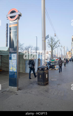 Métro Station Whitechapel et Overground sign 2016 Banque D'Images