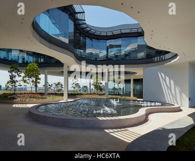 Terrasse sur le toit avec office lightwell caractéristiques. Sélectionnez Group Headquarters, Singapour, Singapour. Architecte : Kay Ngee Tan, 2016. Banque D'Images