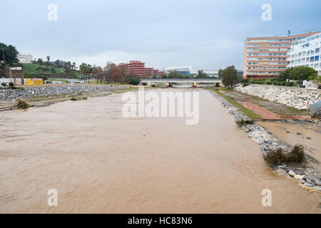 Rivière Fuengirola, Malaga, Espagne. Décembre, 4e en 2016. La pluie le plus lourd au cours des 25 dernières années Banque D'Images