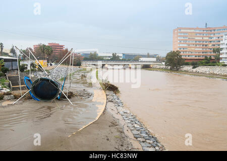 Rivière Fuengirola, Malaga, Espagne. Décembre, 4e en 2016. La pluie le plus lourd au cours des 25 dernières années Banque D'Images