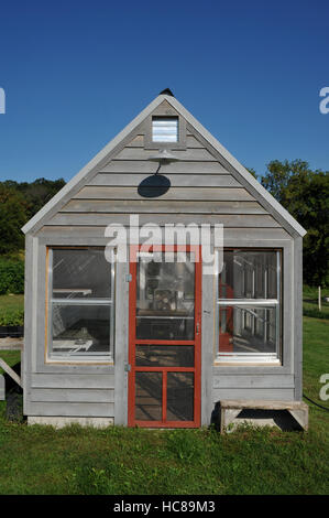 Les émissions sur des journée ensoleillée avec ciel bleu sur l'extérieur de la ferme du Wisconsin Madison, Wisconsin. Banque D'Images