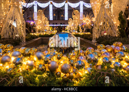 Décorations de Noël du Rockefeller Center. Manhattan, New York City Banque D'Images