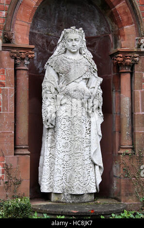 Statue de la reine Victoria à Shankill cimetière à Belfast Banque D'Images