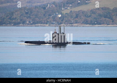 KNM Utsira (S301), un sous-marin de la classe ULA de la Marine royale norvégienne, au départ de la Clyde pour l'exercice Joint Warrior 16-2 Banque D'Images