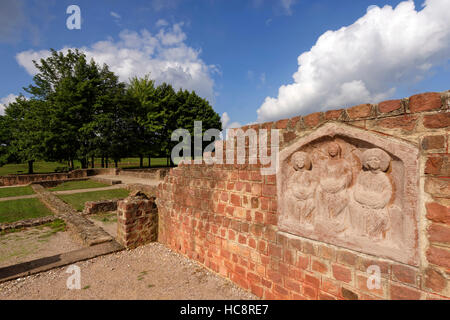 Reste (matrone) en pierre de la Villa Haselburg (villa rustica) près de Hummetroth (partie de Höchst) dans l'Odenwald, Hesse, Allemagne Banque D'Images