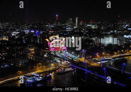 LONDON,UK - 01 DEC 2016 - La gare de Charing Cross du London Eye Banque D'Images