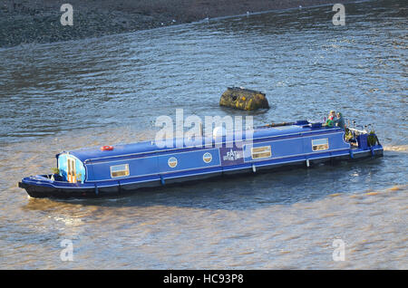 Bateau étroit sur la Tamise à Londres. Nommée Fat Bottom Girl Banque D'Images