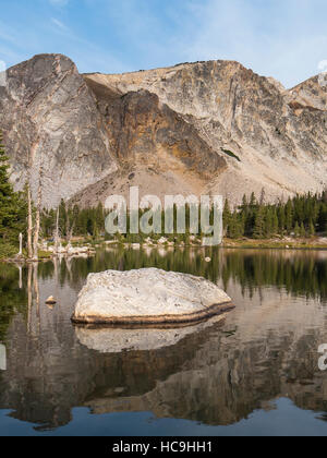 Mirror Lake, Snowy Range, le Wyoming. Banque D'Images
