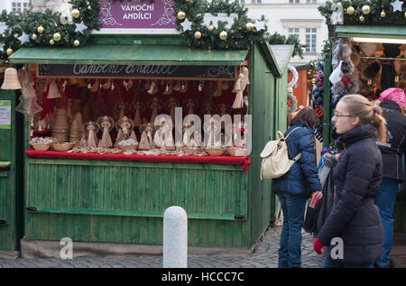 Republic-November,Brno République tchèque 26,2016:Personnes parcourt les étals du marché au marché de Noël sur le marché du Chou le 26 novembre 2016, Brno Banque D'Images