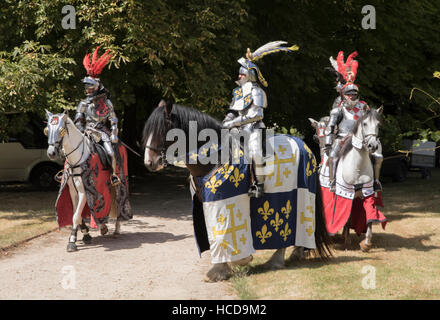Jousting chez le Rivau, montée des chevaliers en armure complète Banque D'Images