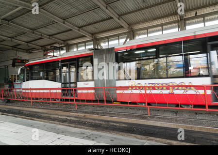 Volgograd, Russie -novembre 03,2016. Les stations de tramway sur l'Pioneerskaya de Metrotram Banque D'Images