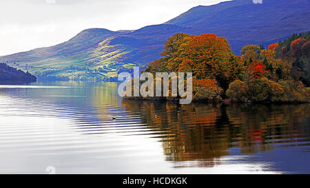 Le Loch Tay est un loch d'eau douce situé dans les hauts plateaux du centre de l'Écosse. Banque D'Images