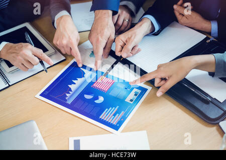 Portrait of businesswoman et graphique Banque D'Images