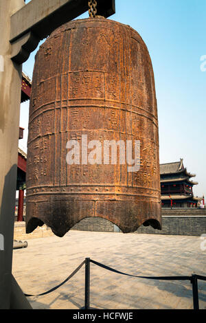 Clocher et tour de guet sur les murs de la ville de Xian, Xian, Chine Banque D'Images