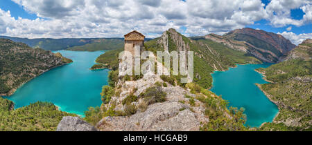 Ermitage de la Pertusa sur le réservoir de Canelles dans la Noguera, province de Lleida, Catalogne, Espagne Banque D'Images