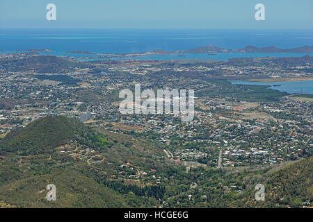 Vue aérienne de la ville de Nouméa sur la côte sud-ouest de l'île de Nouvelle-Calédonie, océan Pacifique sud Banque D'Images