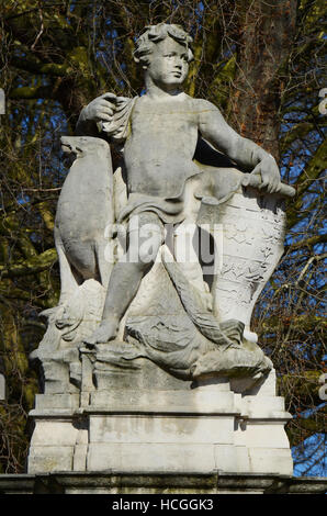 La porte du Canada (porte Maroto) fait partie du monument commémoratif de la Reine Victoria à Londres, au Royaume-Uni. Green Park Beyond, détail de sculpture en pierre Banque D'Images