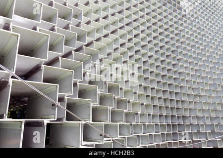 Londres, UK - 3 octobre 2016 - La galerie Serpentine pavillon d'été, conçu par les architectes danois Bjarke Ingels. Banque D'Images