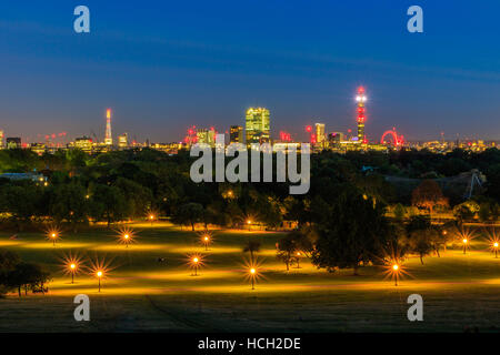 Londres illuminé cityscape vu de Primrose Hill la nuit de Primrose Hill dans la nuit Banque D'Images