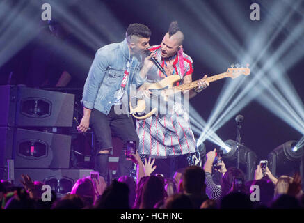 Philadelphie, Pennsylvanie, USA. 7 Décembre, 2016. DNCE, effectuant au Q102 Jingle Ball à la Wells Fargo Center de Philadelphie PA © Ricky Fitchett/ZUMA/Alamy Fil Live News Banque D'Images