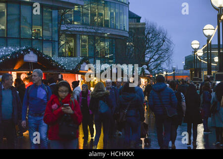 City Hall, London, UK. 8 décembre 2016. Arbre de Noël et marché en dehors de l'Hôtel de Ville. Crédit : Matthieu Chattle/Alamy Live News Banque D'Images