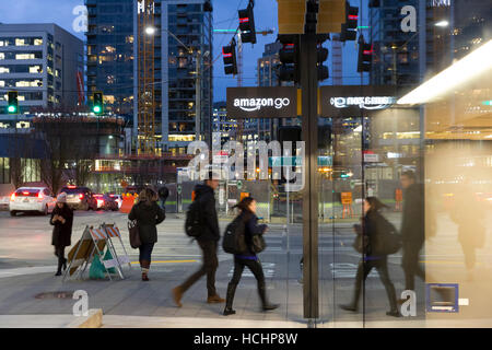 Seattle, Washington DC, USA. 8 Décembre, 2016. Amazon Rendez-vous est ouvert aux employés sur Amazon's campus urbain. En ce moment dans son programme bêta, le high tech convenience store est ouvert au public au début de 2017. Crédit : Paul Gordon/Alamy Live News Banque D'Images