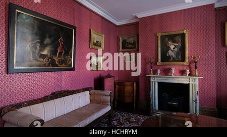 Cheltenham, Gloucestershire, Royaume-Uni. 8e Dec 2016. Réouverture du musée Holt après restauration après une inondation. L'accueil et de naissance du compositeur Gustav Holst. Le Musée est un monument à Holst, l'un des compositeurs les plus respectés, plus connu pour son travail les planètes. C'est l'un des deux seuls musées maison natale du compositeur dans le pays.La maison a été construite en 1832 est typique de la régence de nombreuses petites maisons mitoyennes construites à Cheltenham à ce moment. Gustav Holst est né ici le 21 septembre 1874 et y vécut jusqu'en 1882, peu après la mort de sa mère. Credit : Gavin Crilly/Alamy Live New Banque D'Images