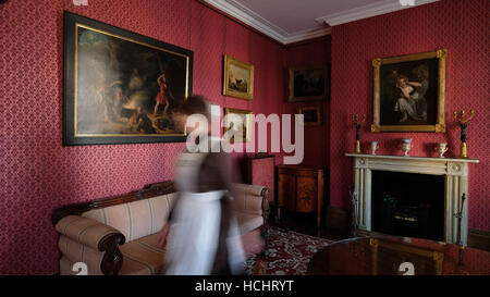 Cheltenham, Gloucestershire, Royaume-Uni. 8e Dec 2016. Réouverture du musée Holt après restauration après une inondation. L'accueil et de naissance du compositeur Gustav Holst. Le Musée est un monument à Holst, l'un des compositeurs les plus respectés, plus connu pour son travail les planètes. C'est l'un des deux seuls musées maison natale du compositeur dans le pays.La maison a été construite en 1832 est typique de la régence de nombreuses petites maisons mitoyennes construites à Cheltenham à ce moment. Gustav Holst est né ici le 21 septembre 1874 et y vécut jusqu'en 1882, peu après la mort de sa mère. Credit : Gavin Crilly/Alamy Live New Banque D'Images