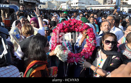 Les militants du MQM-London sont réunis à Liaquat Ali Khan Chowk (vieux Mukka Chowk) à Azizabad salon pour marquer la Journée des martyrs, à Karachi le Vendredi, Décembre 09, 2016. Banque D'Images