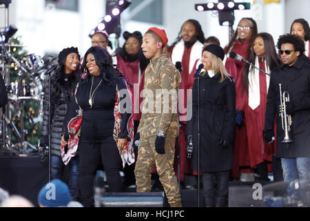New York, USA. 09Th Dec 2016. Pharrell Williams effectue les voies de l'option 'Hidden' chiffres soundtrack, vivre sur le Today Show. © l'accès Photo/Alamy Live News Banque D'Images