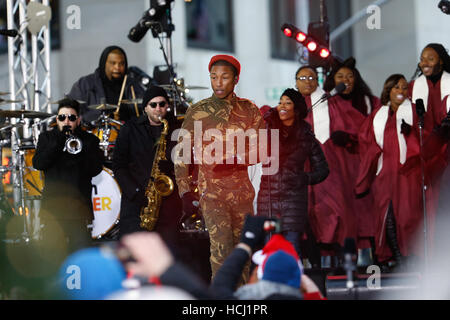 New York, USA. 09Th Dec 2016. Pharrell Williams effectue les voies de l'option 'Hidden' chiffres soundtrack, vivre sur le Today Show. © l'accès Photo/Alamy Live News Banque D'Images