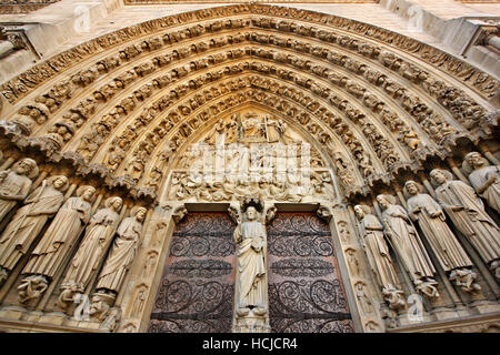 Le portail du Jugement dernier, la cathédrale de Notre-Dame, l'Île de la Cité, Paris, France. Banque D'Images