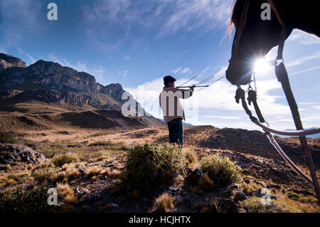 Arcillio Sepulve travaille comme le puma tracker dans estancia Valle Chacabuco. Banque D'Images