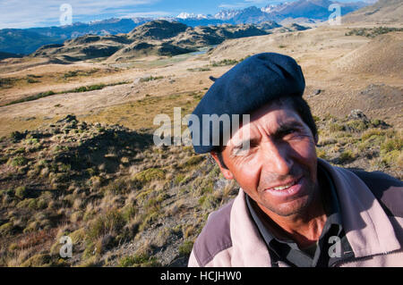 Arcillio Sepulve travaille comme le puma tracker dans estancia Valle Chacabuco. Banque D'Images