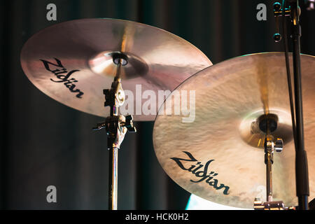 Saint-pétersbourg, Russie - Mai 2, 2016 : par les cymbales Zildjian Avedis, communément connu sous le nom de photo gros plan avec Zildjian, selective focus Banque D'Images