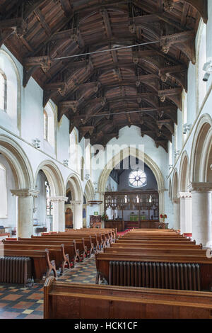 Château Église Hedingham, Essex. L'église de Saint-Nicolas a une nef, à partir de la fin de Norman vers 1180. double toit hammerbeam Banque D'Images