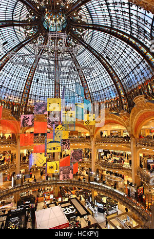 Les Galeries Lafayette, le plus célèbre centre commercial Parisienne (depuis 1894), au 9ème arrondissement, Paris, France Banque D'Images